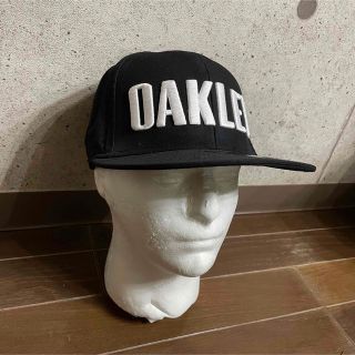 オークリー(Oakley)の【美品】OAKLEY(オークリー)★ストレートキャップ★立体ロゴ★フリーサイズ★(キャップ)