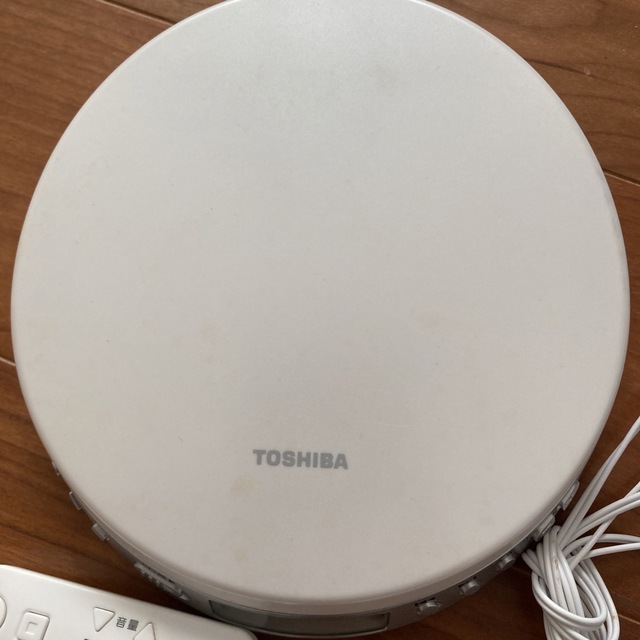 東芝(トウシバ)のCDプレーヤー スマホ/家電/カメラのオーディオ機器(ポータブルプレーヤー)の商品写真