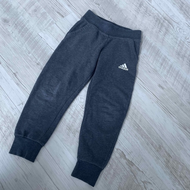 adidas(アディダス)のアディダス　パーカースウェットセットアップ　120㎝ キッズ/ベビー/マタニティのキッズ服女の子用(90cm~)(その他)の商品写真