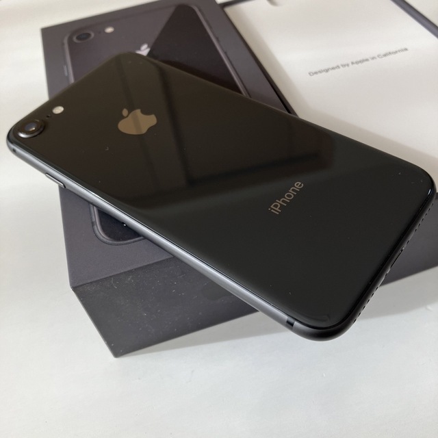 Apple(アップル)の【中古】iphone8 64GB スペースグレー スマホ/家電/カメラのスマートフォン/携帯電話(スマートフォン本体)の商品写真