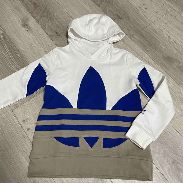 adidas(アディダス)のadidas スウェットプルパーカー キッズ/ベビー/マタニティのキッズ服男の子用(90cm~)(Tシャツ/カットソー)の商品写真