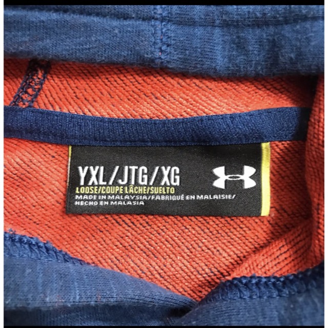 UNDER ARMOUR(アンダーアーマー)のアンダーアーマー パーカー YXL キッズ/ベビー/マタニティのキッズ服男の子用(90cm~)(Tシャツ/カットソー)の商品写真