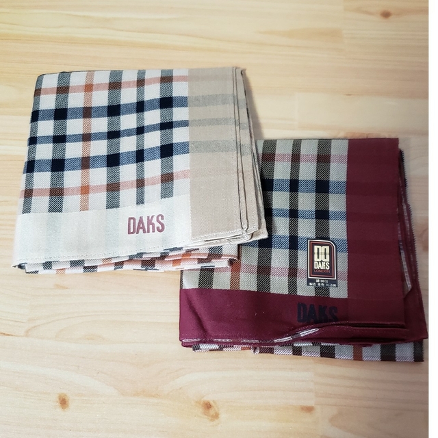 DAKS(ダックス)のDAKS ハンカチ 2枚 メンズのファッション小物(ハンカチ/ポケットチーフ)の商品写真