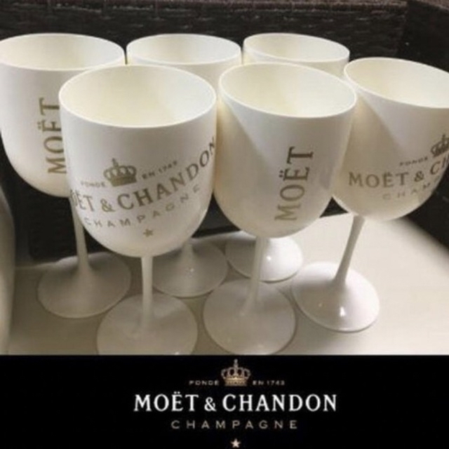 MOËT & CHANDON(モエエシャンドン)のモエ　シャンドン　アイス　クーラー　モエクーラー黒　シャンパングラス6個 インテリア/住まい/日用品のキッチン/食器(グラス/カップ)の商品写真