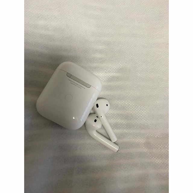 Apple(アップル)の【いっけ様専用】AirPods（第2世代） スマホ/家電/カメラのオーディオ機器(ヘッドフォン/イヤフォン)の商品写真