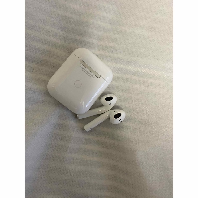 Apple(アップル)の【いっけ様専用】AirPods（第2世代） スマホ/家電/カメラのオーディオ機器(ヘッドフォン/イヤフォン)の商品写真