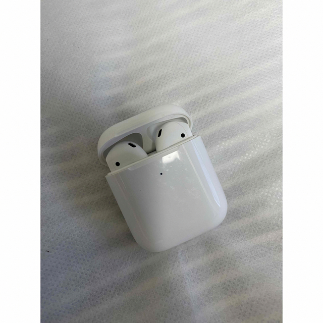 Apple(アップル)の【いっけ様専用】AirPods（第2世代） スマホ/家電/カメラのオーディオ機器(ヘッドフォン/イヤフォン)の商品写真