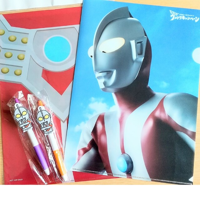 BANDAI(バンダイ)の新品☆【ウルトラマン】クリアファイル ペン 計４点 エンタメ/ホビーのアニメグッズ(クリアファイル)の商品写真