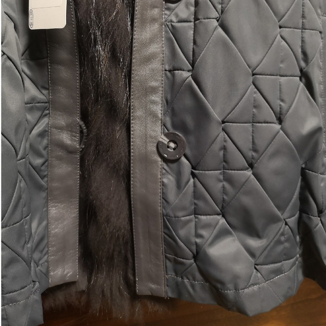 【新品未使用】毛皮　リバーシブル　アウター　レディース レディースのジャケット/アウター(ブルゾン)の商品写真