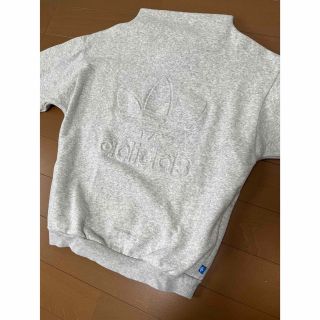 アディダス(adidas)のadidas エンボス加工スエットトップス(トレーナー/スウェット)