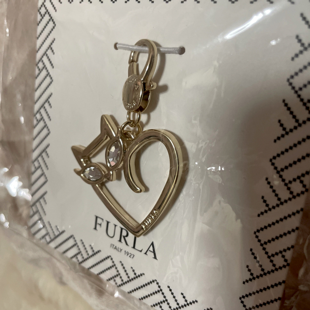 Furla(フルラ)の𓊆 新品 FURLA ネコ ハート ゴールドチャーム 𓊇  レディースのアクセサリー(チャーム)の商品写真