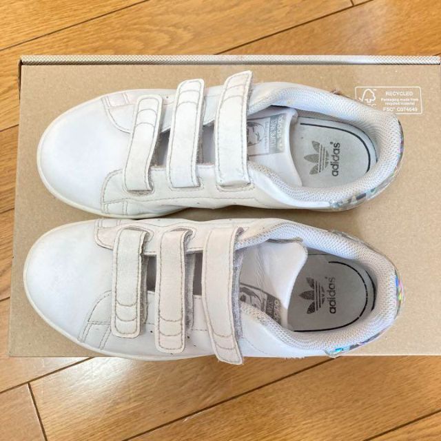 adidas(アディダス)のadidas  STAN SMITH   アディダス  スタンスミススニーカー キッズ/ベビー/マタニティのキッズ靴/シューズ(15cm~)(スニーカー)の商品写真