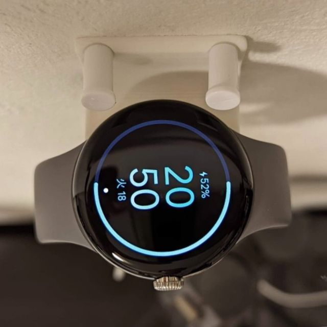 Google Pixel Watch 壁掛け充電スタンド スマホ/家電/カメラのスマホアクセサリー(その他)の商品写真