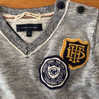 トミーヒルフィガー(TOMMY HILFIGER)のキッズ　トミーヒルフィガー　80 ニット(ニット/セーター)