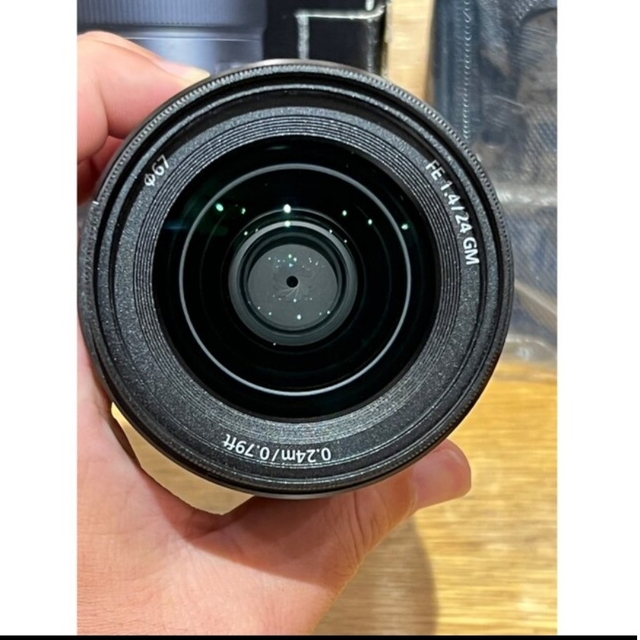SONY(ソニー)のFE 24mm F1.4 GM SEL24F14GM  純正高価格フィルター付き スマホ/家電/カメラのカメラ(レンズ(単焦点))の商品写真