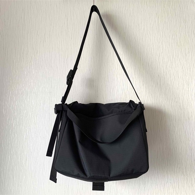 Acne Studios - ACNE STUDIOS アクネ メッセンジャーバッグ 定番 Acne Studios - ACNE STUDIOS アクネ メッセンジャーバッグ 定番