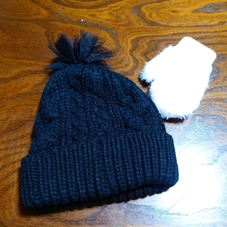 新品　ニット帽（46〜50cm）と手袋（2〜4才）のセット  　ピンク　ブラック(手袋)