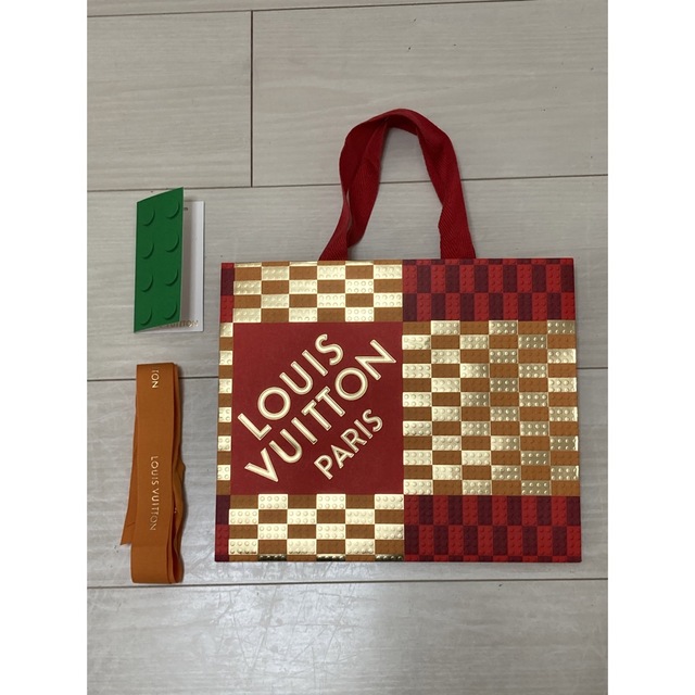 LOUIS VUITTON(ルイヴィトン)のリキ様専用　ルイ　ヴィトン　限定紙袋　リボン、メッセージカード付 レディースのバッグ(ショップ袋)の商品写真