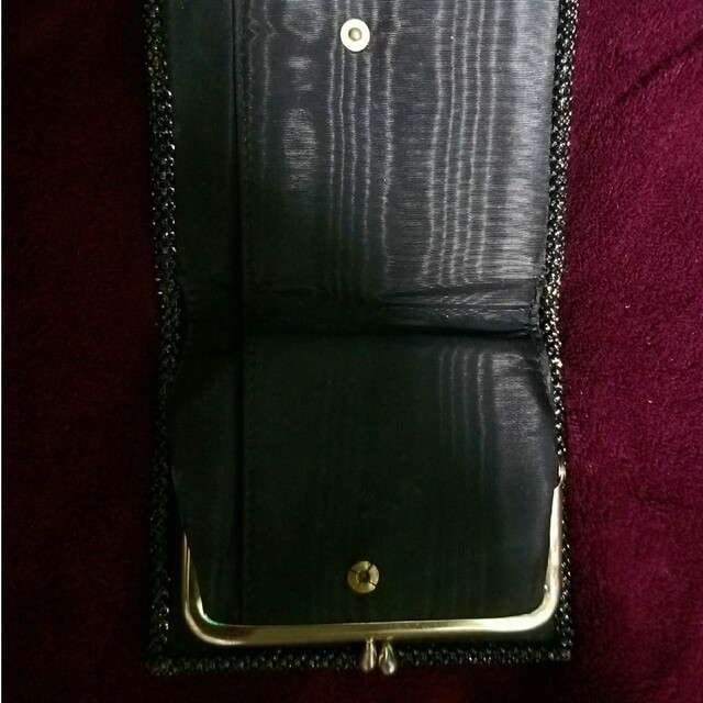 2つ折り財布　ビーズ　ガマ口　CHANELの財布の中生地と同じ レディースのファッション小物(財布)の商品写真