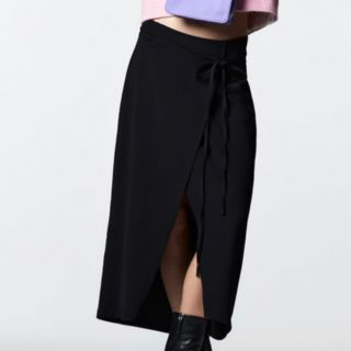 ザラ(ZARA)のZARA ロングスカート　リボンディテールラップスカート(ロングスカート)