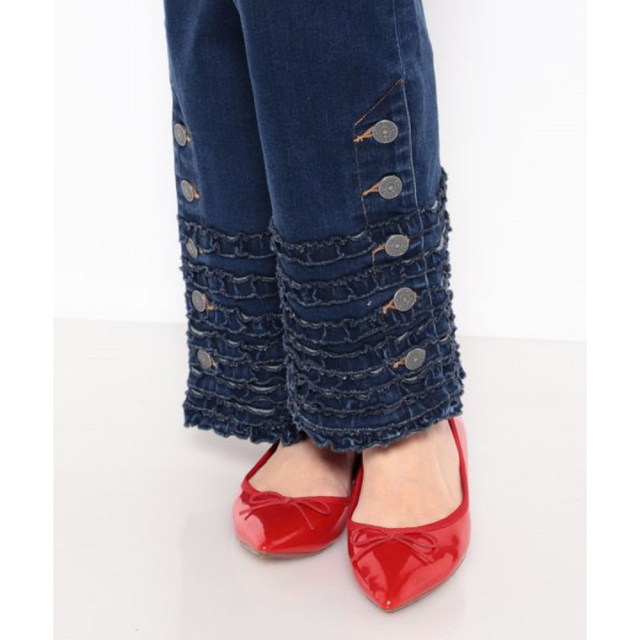 新品✨タグ付き♪定価28,600円 ピンクハウス デニムパンツ ジーンズ 大特価 新品✨タグ付き♪定価28,600円 ピンクハウス デニムパンツ ジーンズ 大特価