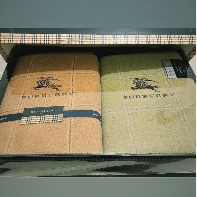 BURBERRY(バーバリー)の驚安！【新品未使用】BURBERRY毛布 2枚セット インテリア/住まい/日用品の寝具(毛布)の商品写真