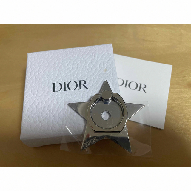 Dior(ディオール)のDior スマホリング　新品未使用 スマホ/家電/カメラのスマホアクセサリー(その他)の商品写真