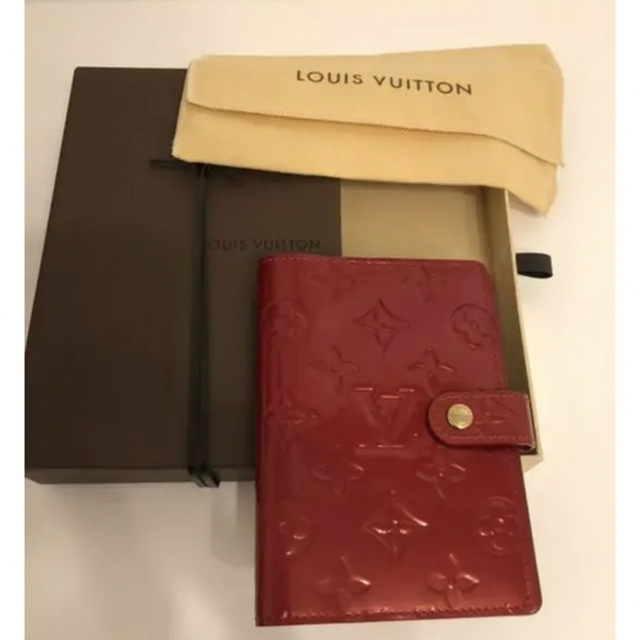 LOUIS VUITTON(ルイヴィトン)のルイヴィトンヴェルニ赤PM手帳カバー　付属品あり レディースのファッション小物(その他)の商品写真