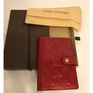 ルイヴィトン(LOUIS VUITTON)のルイヴィトンヴェルニ赤PM手帳カバー　付属品あり(その他)