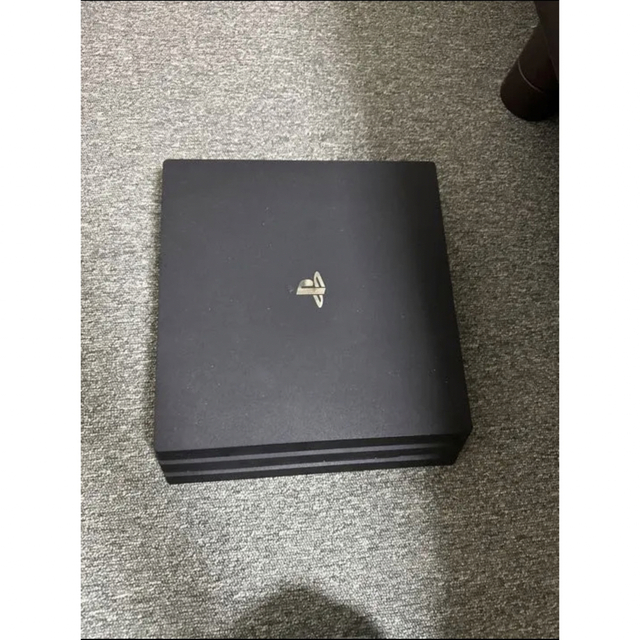 PlayStation4(プレイステーション4)のPlayStation®4 Pro ジェット・ブラック 1TB CUH-710… エンタメ/ホビーのゲームソフト/ゲーム機本体(家庭用ゲーム機本体)の商品写真