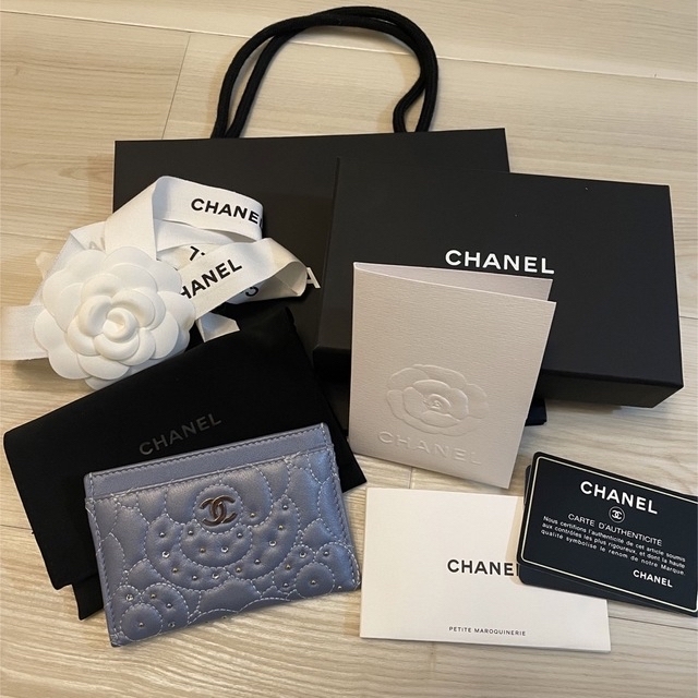 パスケース/IDカードホルダー3/17まで値下げ‼️CHANEL シャネルカードケース　ラインストーン　レア