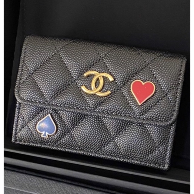CHANEL - 新作!23C CHANEL ミニ フラップ 三つ折財布 トランプ CHANEL - 新作!23C CHANEL ミニ フラップ 三つ折財布 トランプ