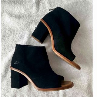 アグ(UGG)のUGG オープントゥ　スゥエード　ブーティ(ブーティ)