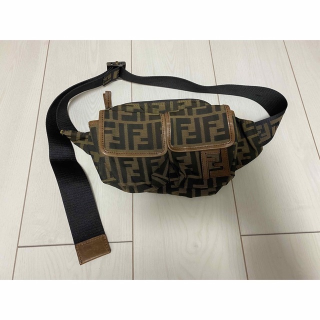 【美品】FENDI ベルトバッグ