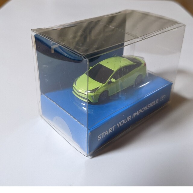 トヨタ　プリウス　LEDライト付プルバックカー エンタメ/ホビーのおもちゃ/ぬいぐるみ(ミニカー)の商品写真