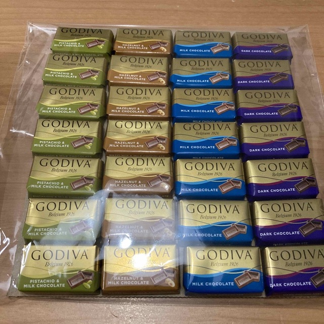 GODIVA(ゴディバ)のGODIVA ゴディバ　ナポリタンチョコレート　28個セット 食品/飲料/酒の食品(菓子/デザート)の商品写真