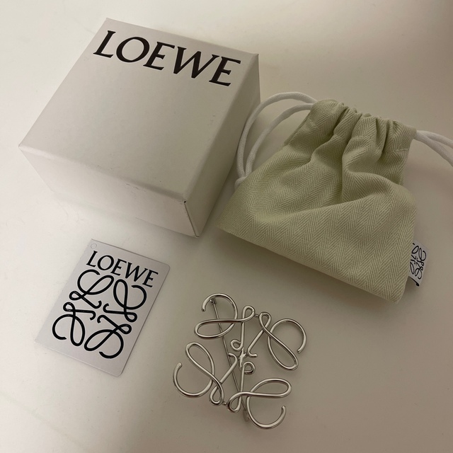 LOEWE - ロエベ ブローチ シルバー 未使用 値下げ不可の通販 by まめ's ...