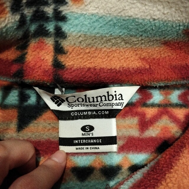 Columbia(コロンビア)の【ColumbiaメンズＳ】フリース　派手柄 メンズのジャケット/アウター(ブルゾン)の商品写真