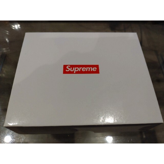 Supreme(シュプリーム)のsupreme debossed glass ashtray clear インテリア/住まい/日用品のインテリア小物(灰皿)の商品写真