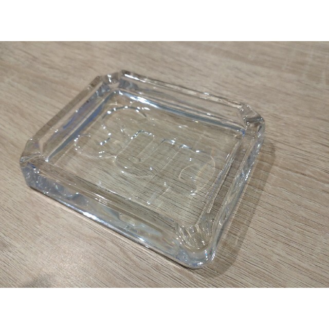 Supreme(シュプリーム)のsupreme debossed glass ashtray clear インテリア/住まい/日用品のインテリア小物(灰皿)の商品写真