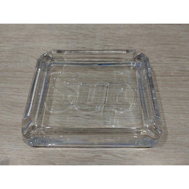 Supreme(シュプリーム)のsupreme debossed glass ashtray clear インテリア/住まい/日用品のインテリア小物(灰皿)の商品写真