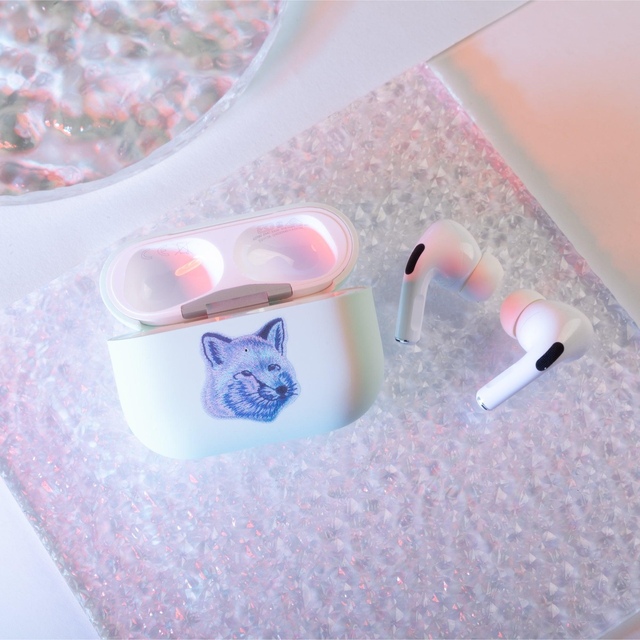 MAISON KITSUNE'(メゾンキツネ)のメゾンキツネ Cool-Tone AirPods Pro ケース (ミント) スマホ/家電/カメラのスマホアクセサリー(モバイルケース/カバー)の商品写真