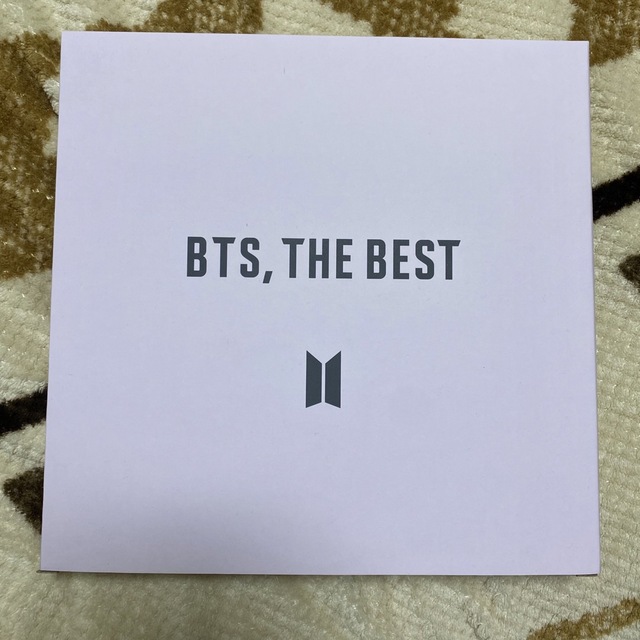 防弾少年団(BTS)(ボウダンショウネンダン)のBTS  THE BEST  フォトキャンバス　V テテ　テヒョン エンタメ/ホビーのタレントグッズ(アイドルグッズ)の商品写真