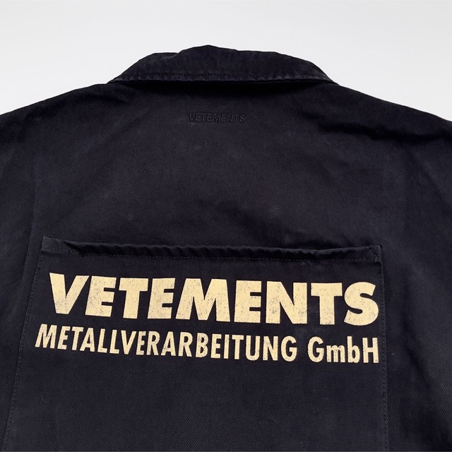 VETEMENTS(ヴェトモン)の未使用タグ付き VETEMENTS gmbh バックロゴブルゾン サイズS メンズのジャケット/アウター(ブルゾン)の商品写真