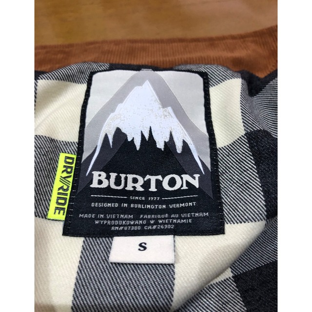 BURTON(バートン)のBURTON バートン　スノボ　ジャケット　メンズS スポーツ/アウトドアのスノーボード(ウエア/装備)の商品写真