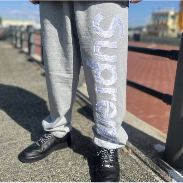 最後値下げSupreme satin applique sweatpant - agame.ag