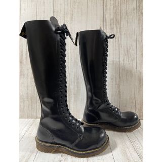 ドクターマーチン(Dr.Martens)の激レアモデル　ドクターマーチン☆☆イングランド☆☆２０ホール　ホワイト社製(ブーツ)