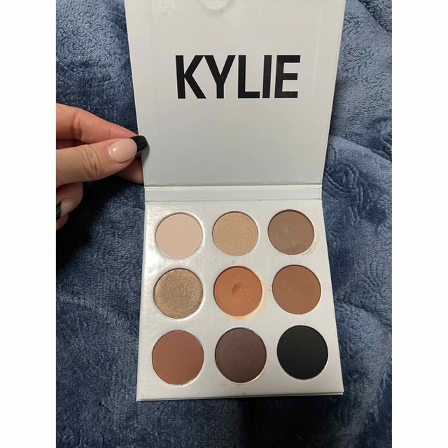 Kylie Cosmetics - KYLIE アイシャドウパレット9色の通販 by M's shop ...