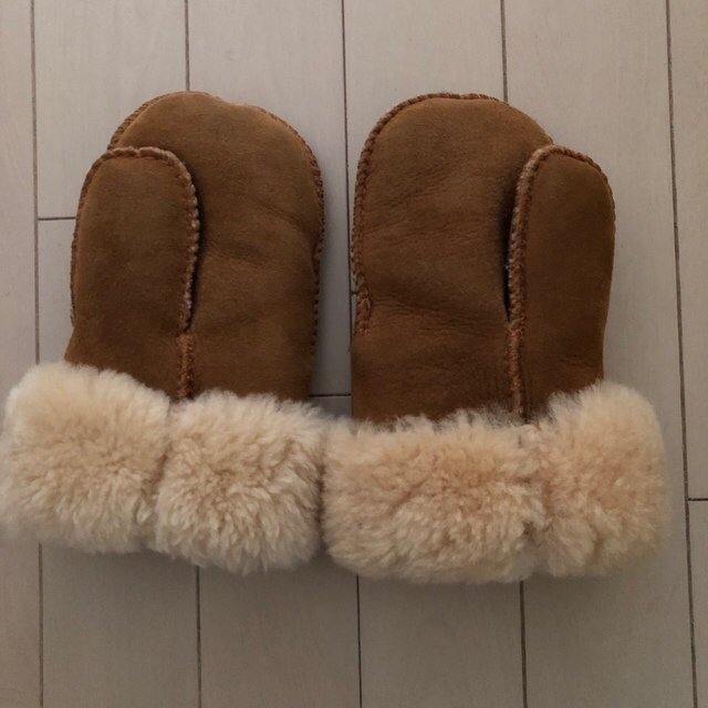 UGG(アグ)のUGG ミトン　手袋 レディースのファッション小物(手袋)の商品写真