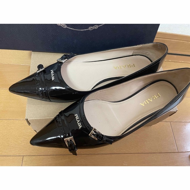 1回着用のみ超美品!PRADAロゴ美脚パンプス 37